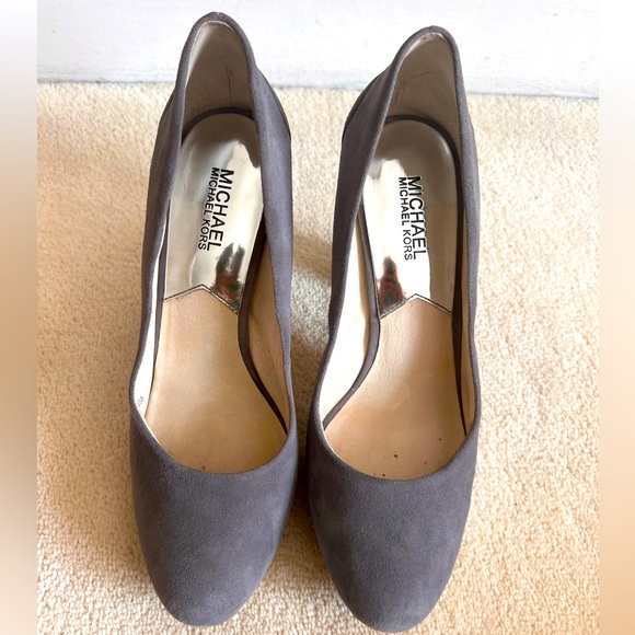 Michael Kors Haven pump. - Picture 2 of 4